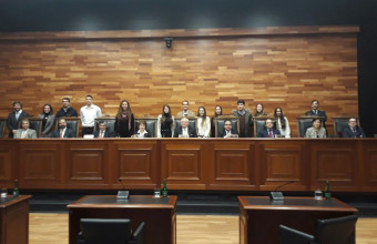 Alumnos de segundo año visitan Tribunal Constitucional