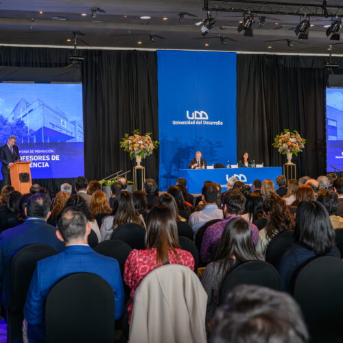 Siete de nuestro docentes Derecho UDD fueron destacados en la premiación “Profesores de Excelencia 2023”