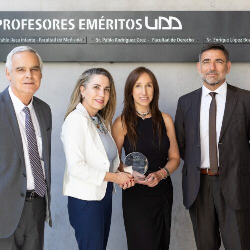 Derecho UDD recibe el premio Global Vision en ceremonia de la Dirección de Globalización 