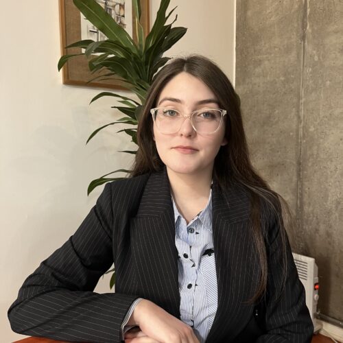Alumna de Derecho UDD Concepción obtiene premio internacional con investigación sobre la patente por no uso de aguas