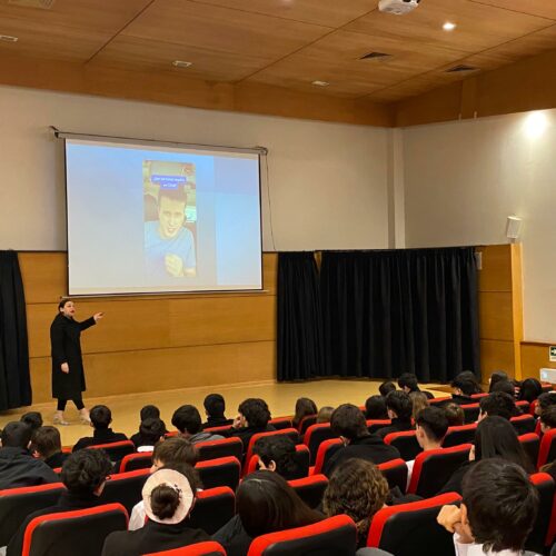 Facultad de Derecho UDD fortalece la formación ciudadana de estudiantes de enseñanza media a través de programa de vinculación con el medio.