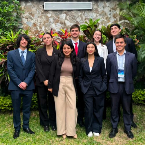 Alumnos Derecho UDD destacan en la XII versión del Moot de Libre Competencia realizado en Perú