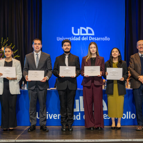 Ceremonia mejores alumnos Derecho UDD 2025