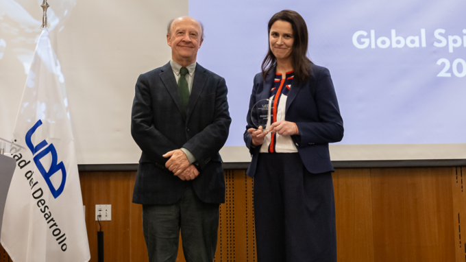 Profesora Wendy Inostroza recibe el Global Spirit Award