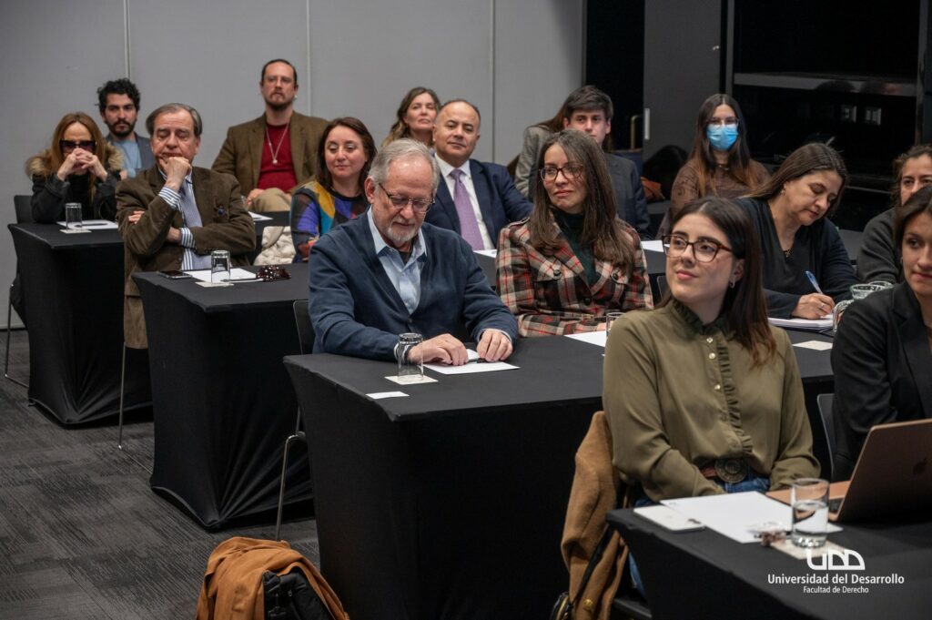 Alumnos del Programa de Magíster en Derecho Ambiental en sus clases de Derecho Internacional del Medio Ambiente