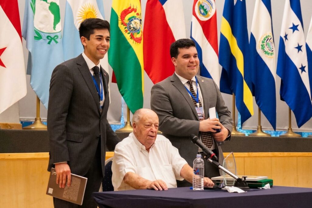 Benjamín Veliz y Vicente Mardones representaron a Chile en la final del certamen, el capítulo para estudiantes del XXXV Encuentro Panamericano de Derecho Procesal.
