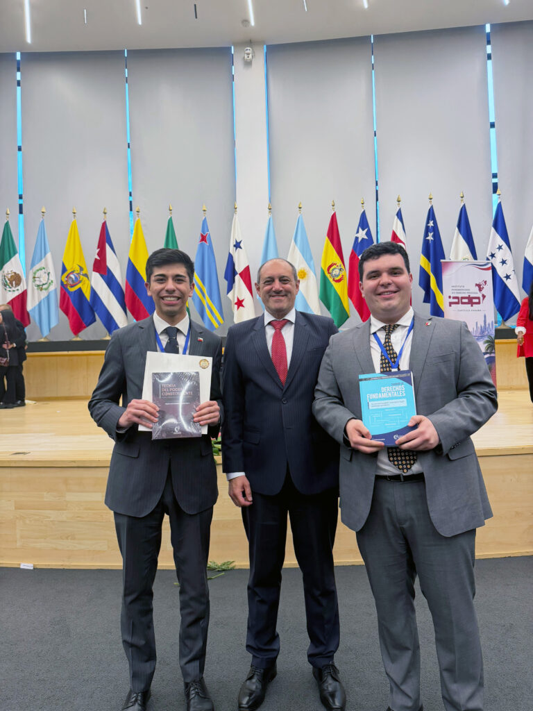 Benjamín Veliz y Vicente Mardones representaron a Chile en la final del certamen, el capítulo para estudiantes del XXXV Encuentro Panamericano de Derecho Procesal.